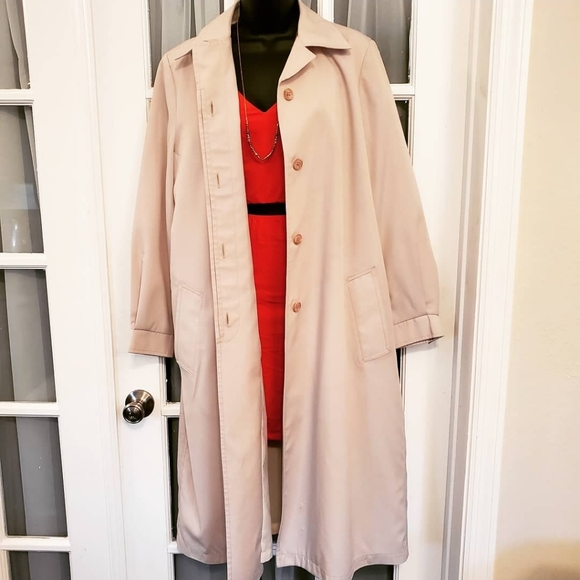 London Fog Jackets & Blazers - London Fog Tan Trenchcoat w/Lining